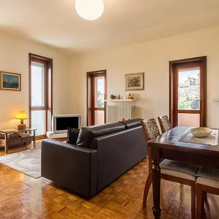 Attico Panoramico * Брунате